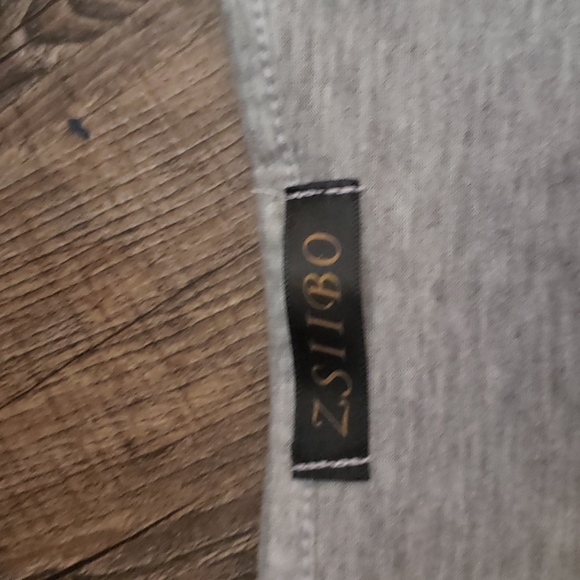 NWOT  Grey Cold Shoulder Shirt - Picture 6 of 6